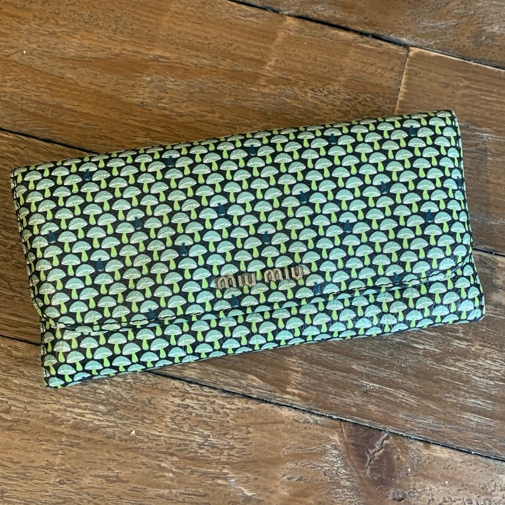 ‼️RARE‼️ Miu Miu Mushroom pattern long wallet